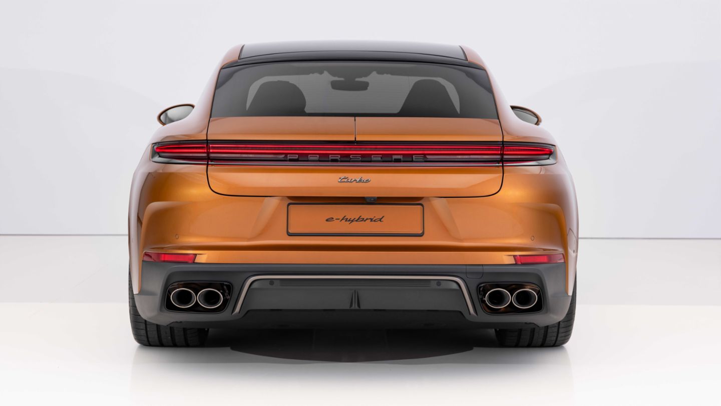 Νέα Porsche Panamera: Ήρθε με τρεις οθόνες και 4 E-Hybrid κινητήρες 